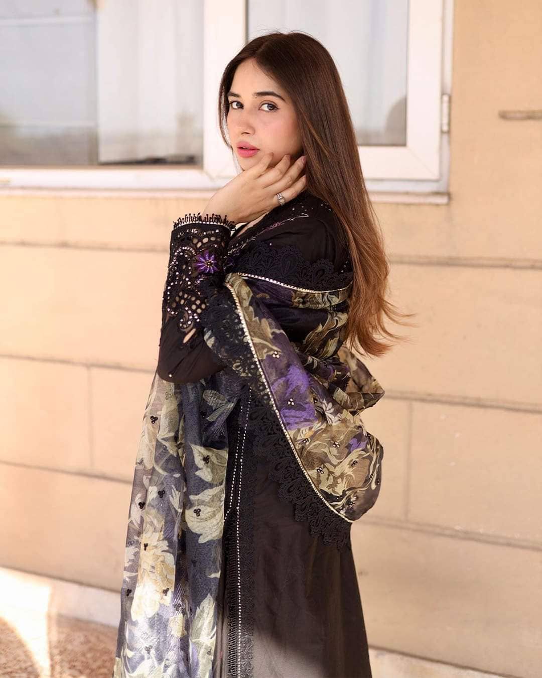 MUSHQ β Elegant Premium Silk 3 Piece Suit