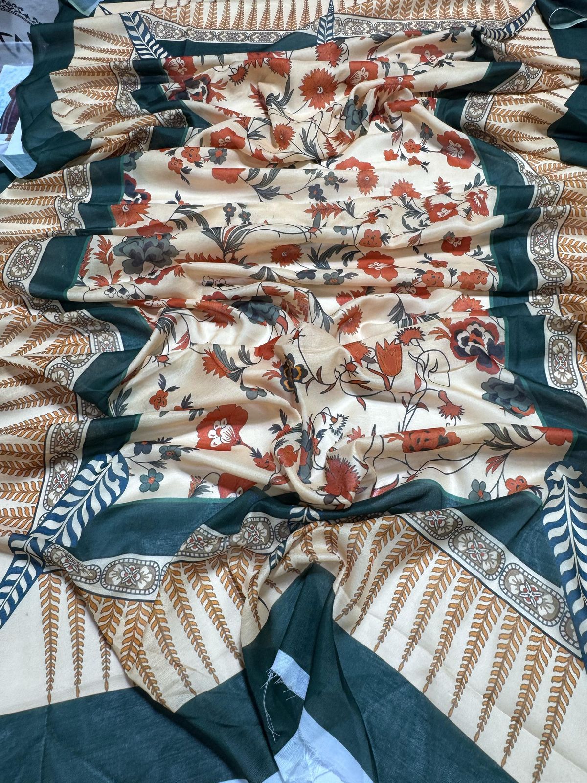 URGE – Elegant 3 Pc Embroidered Lawn Suit