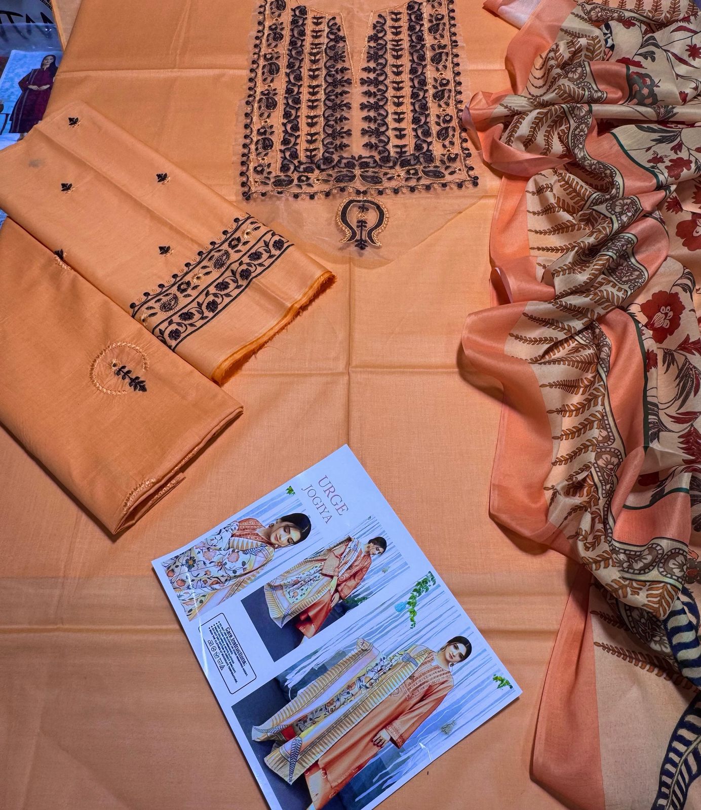 URGE – Elegant 3 Pc Embroidered Lawn Suit