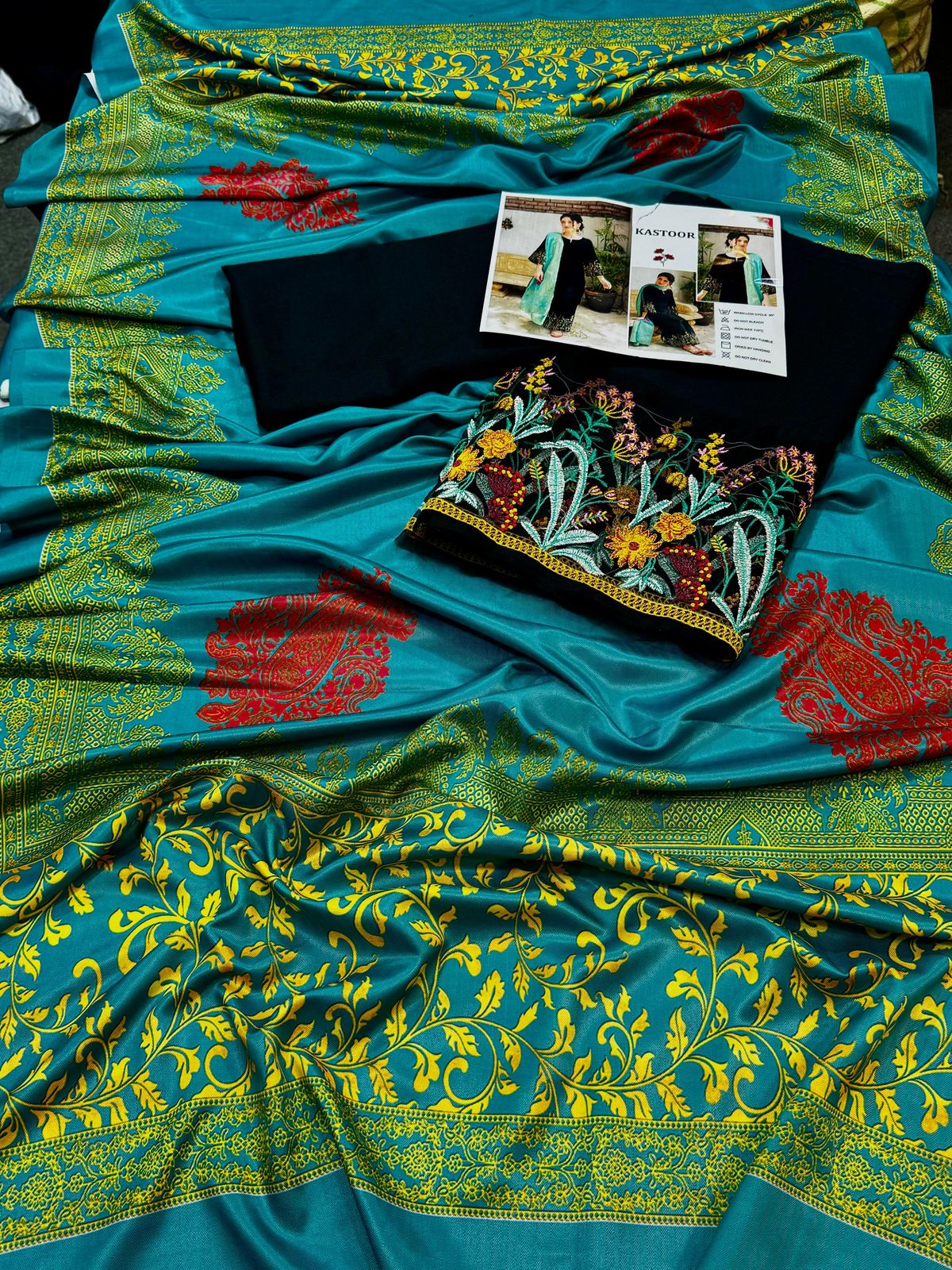 AISLING – Elegant 3-Piece Embroidered Lawn Suit