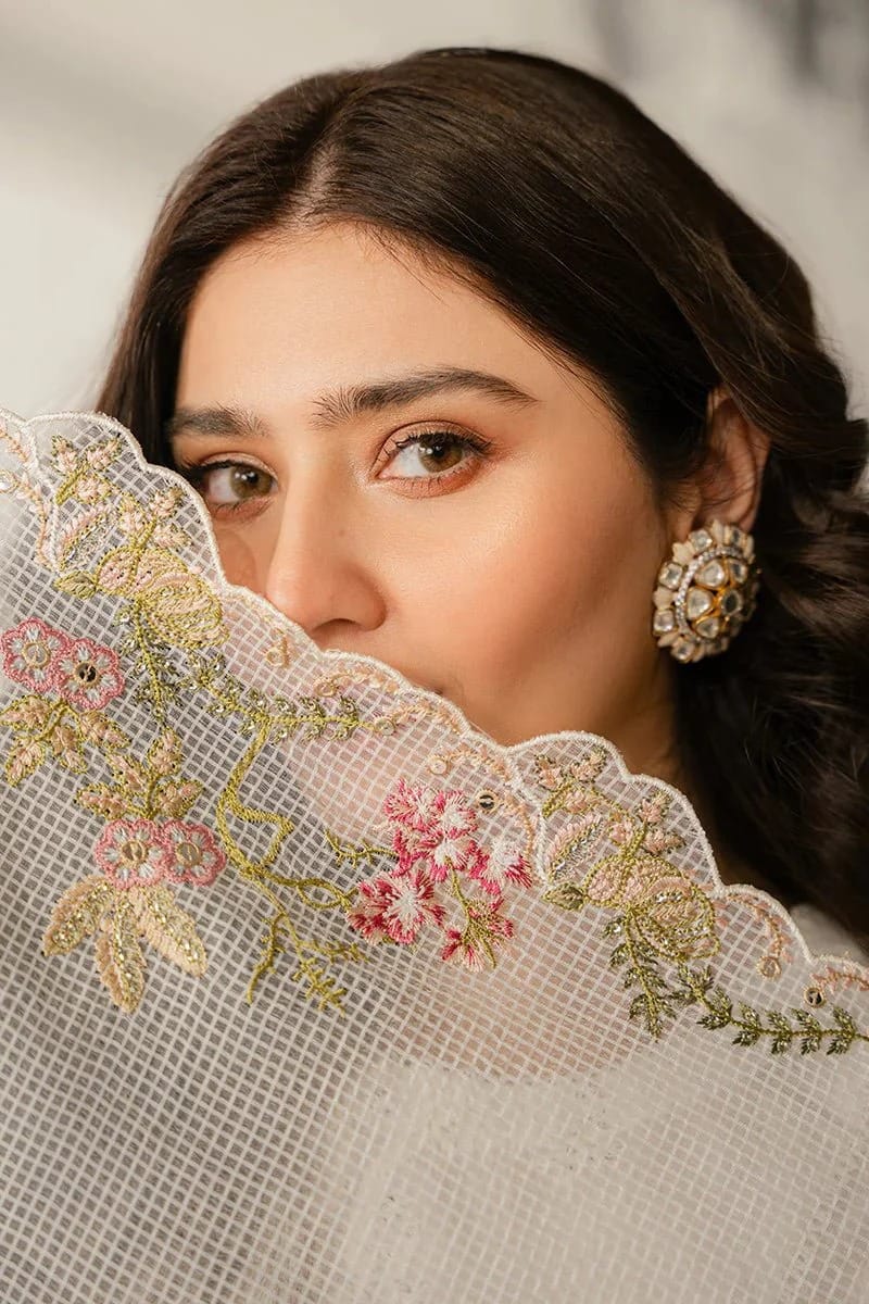 CROSS STITCH – Elegant 3-Piece Embroidered Lawn Suit