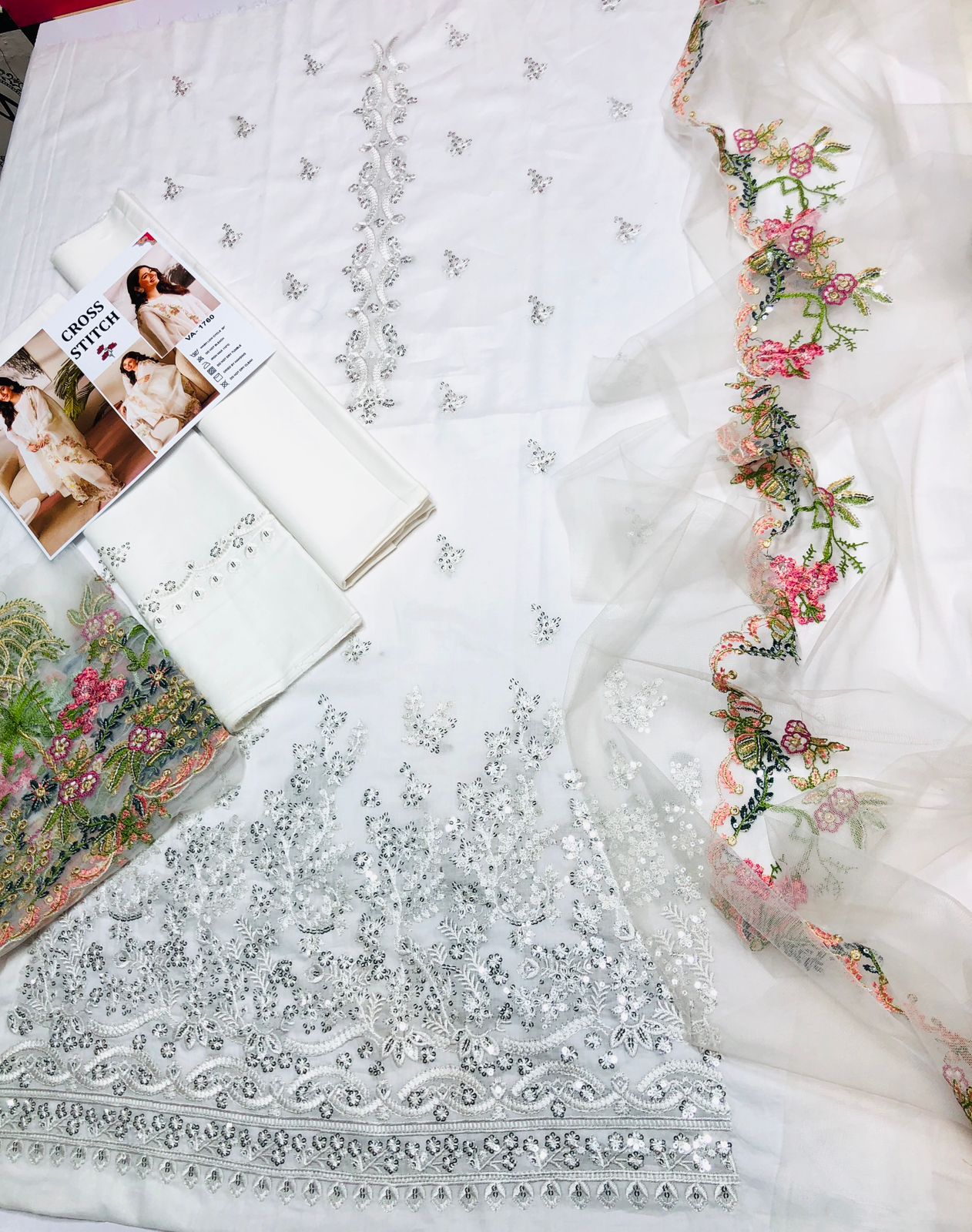 CROSS STITCH – Elegant 3-Piece Embroidered Lawn Suit