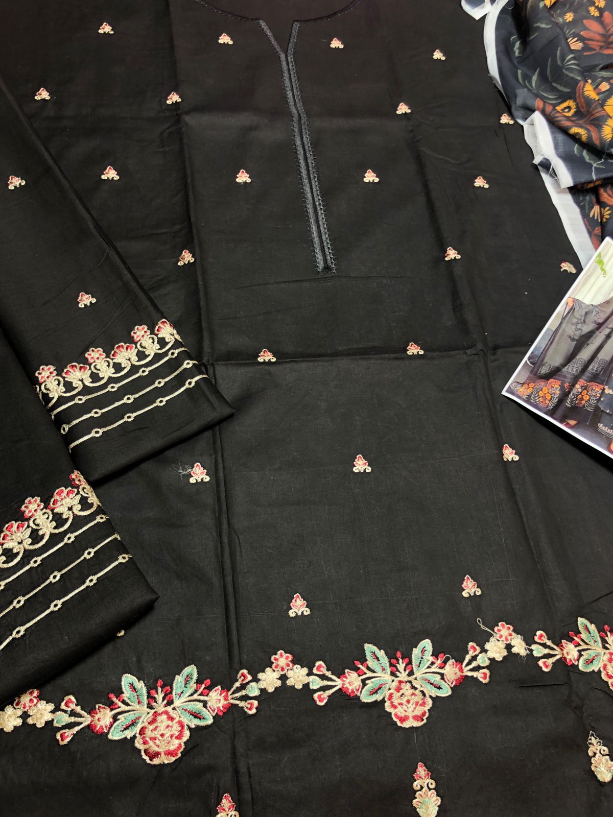 URGE (LAWN) – 3 Piece Embroidered Suit