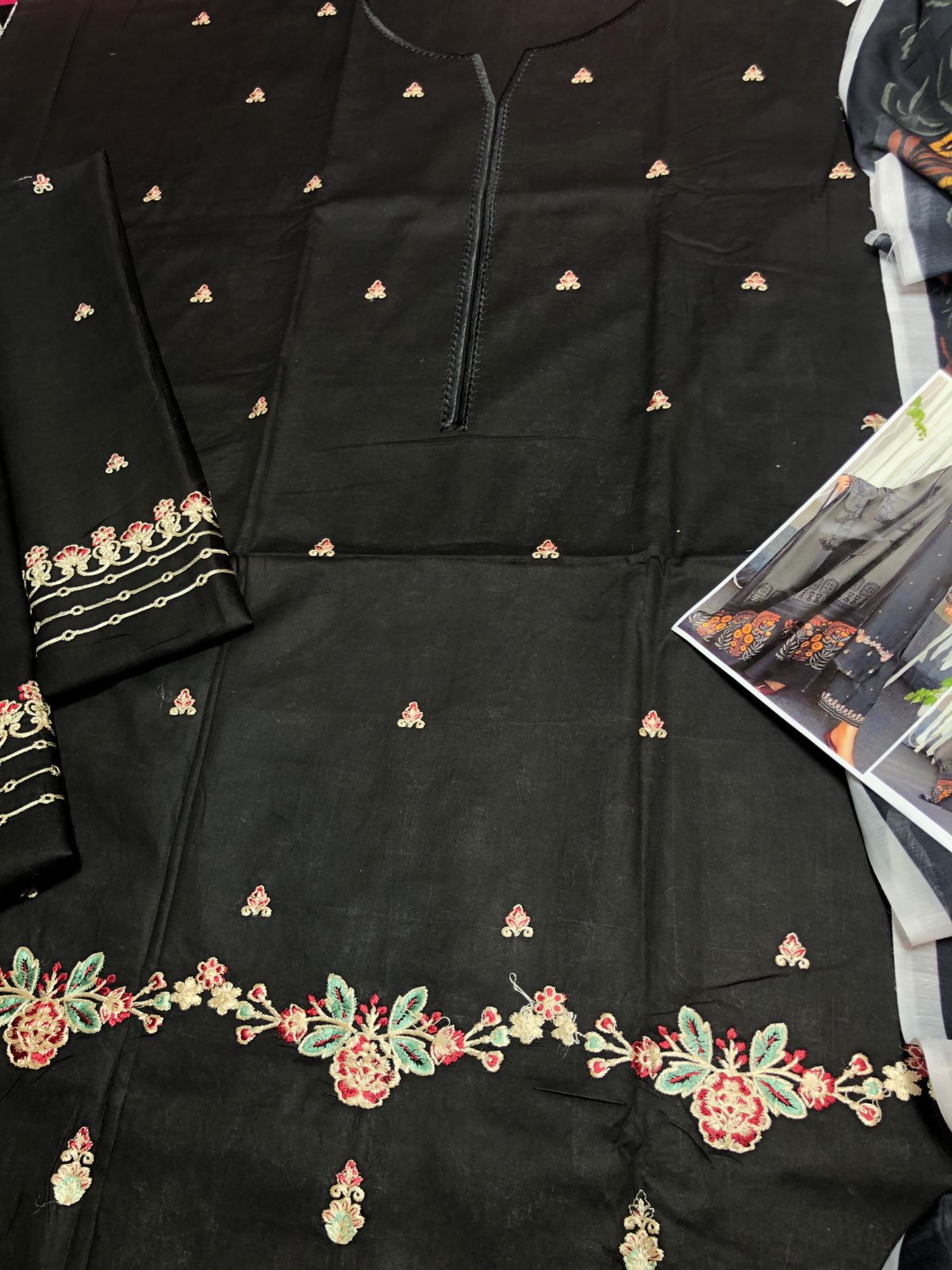 URGE (LAWN) – 3 Piece Embroidered Suit