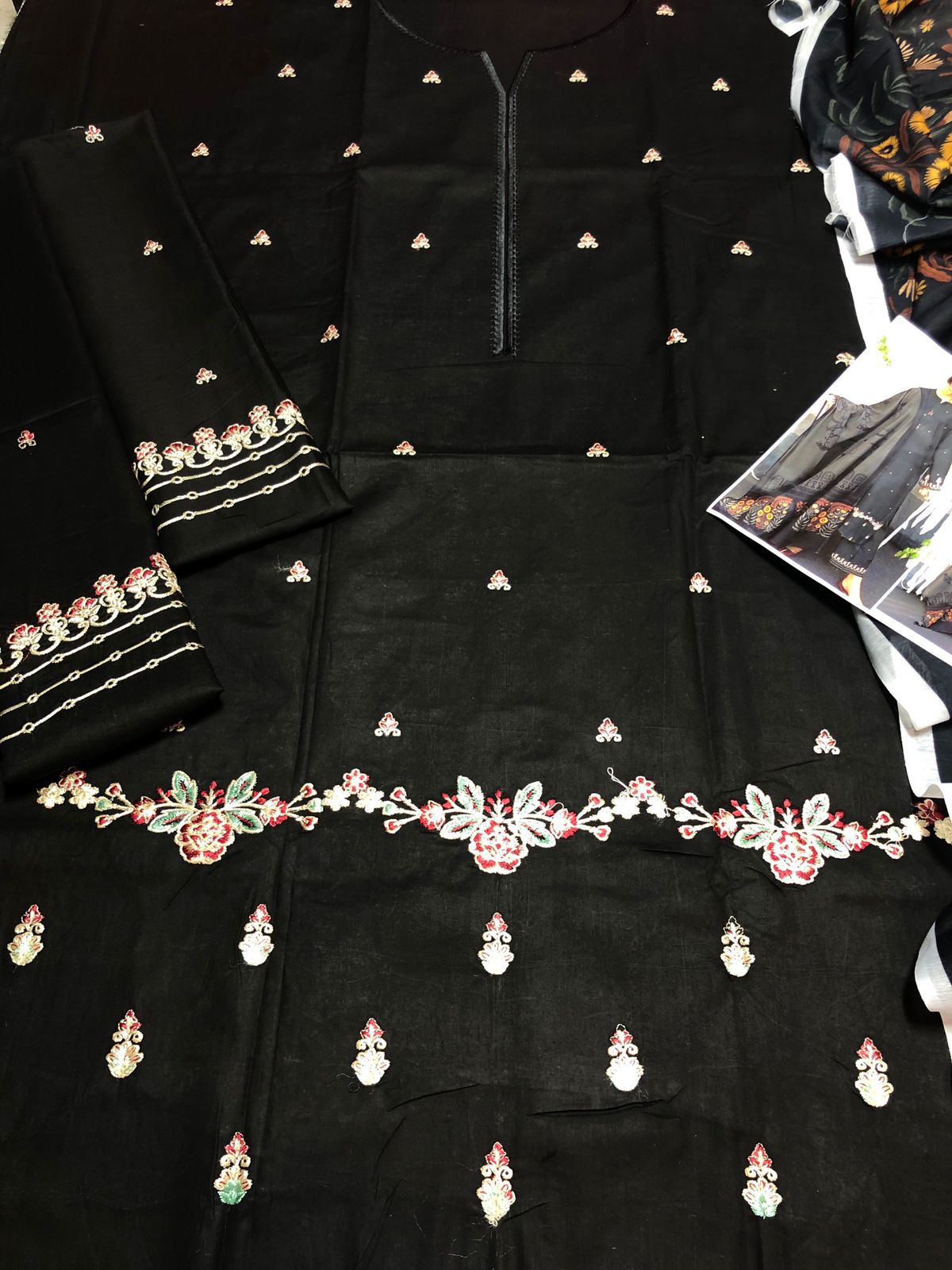 URGE (LAWN) – 3 Piece Embroidered Suit