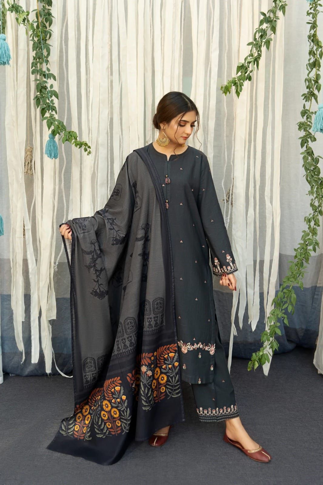URGE (LAWN) – 3 Piece Embroidered Suit
