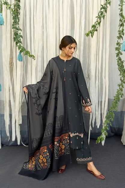 URGE (LAWN) – 3 Piece Embroidered Suit