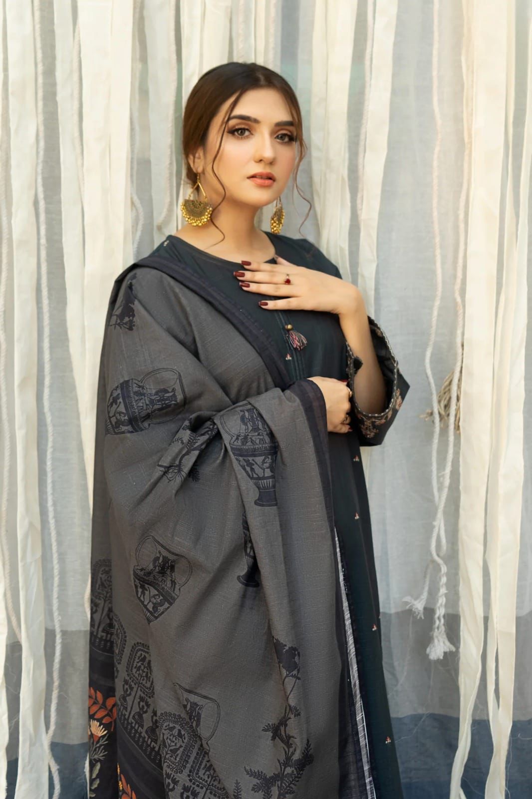 URGE (LAWN) – 3 Piece Embroidered Suit