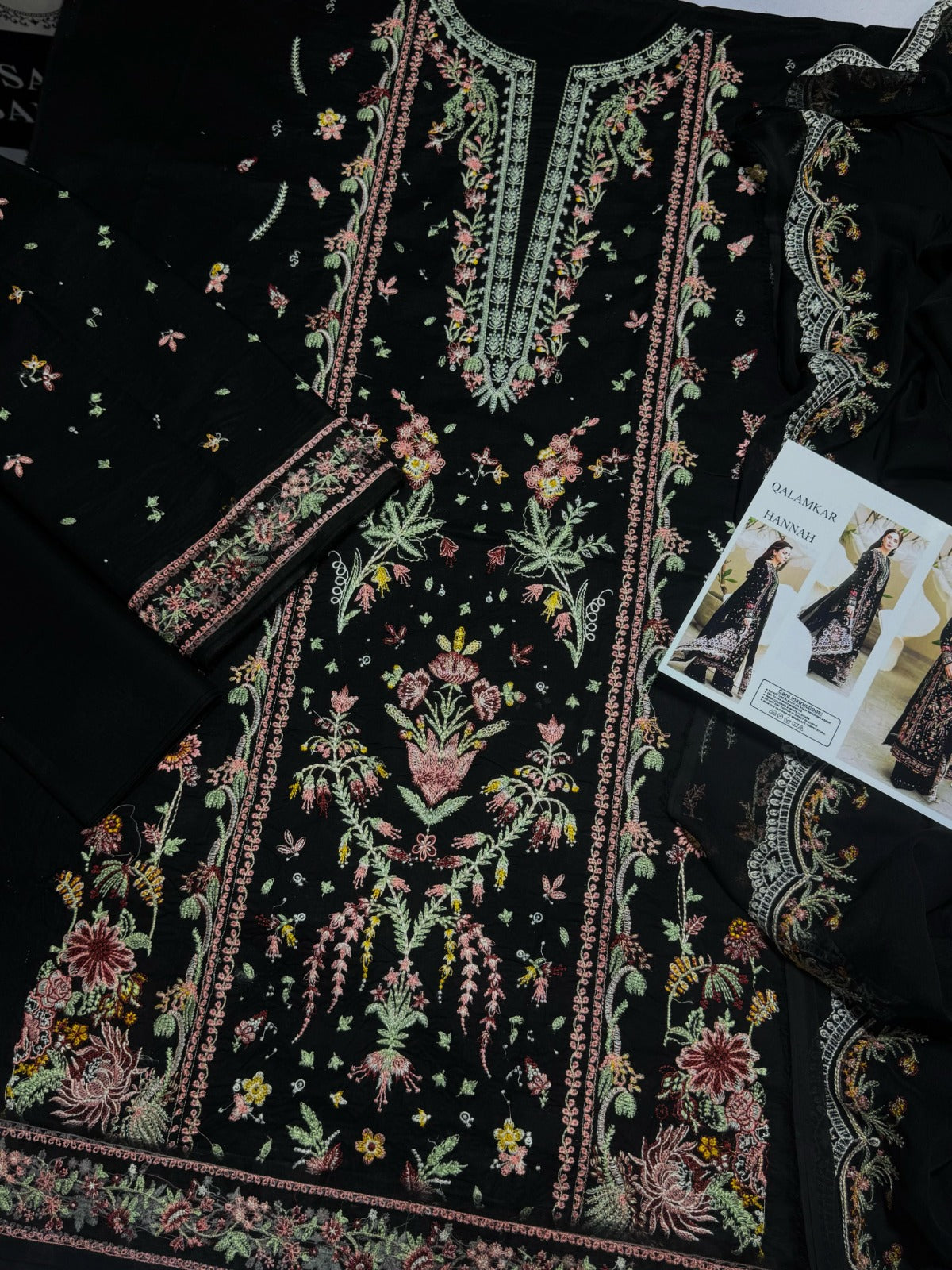 QALAMKAR – Premium 3-Piece Embroidered Lawn Suit